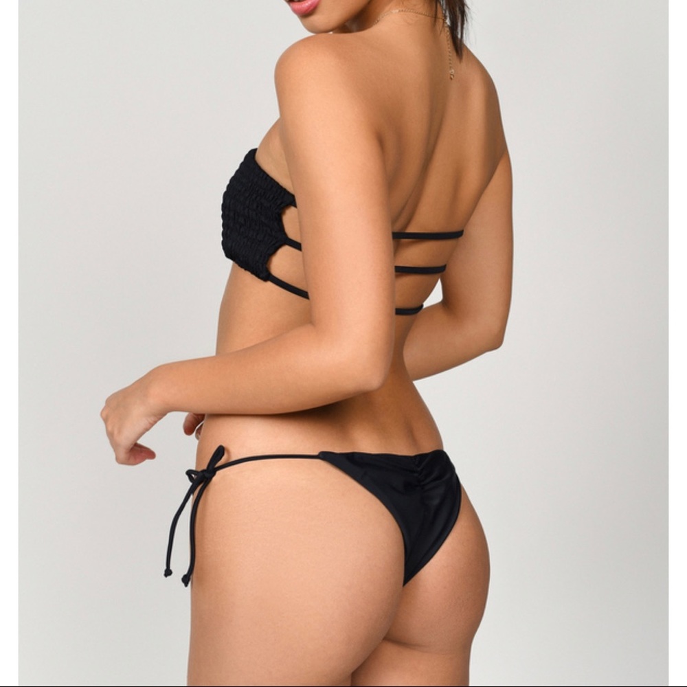 Thong bikini bottoms